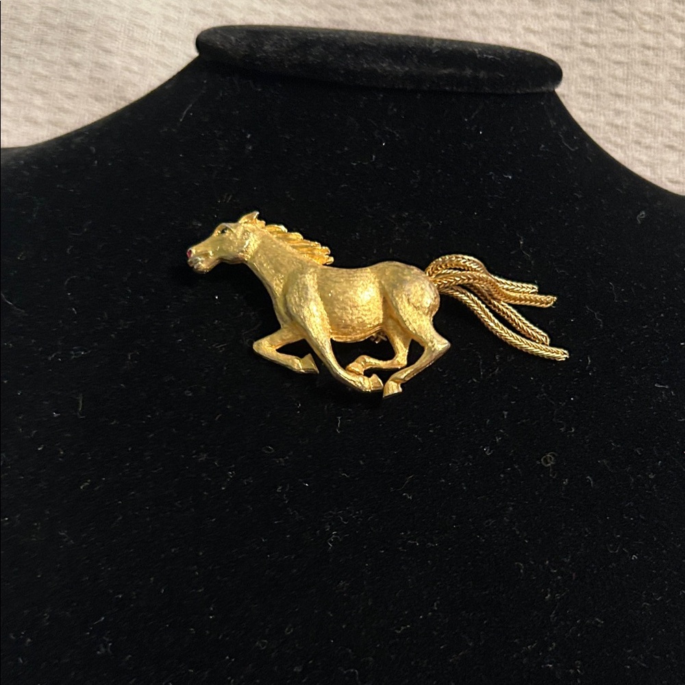 JJ GoldToned Horse Brooch